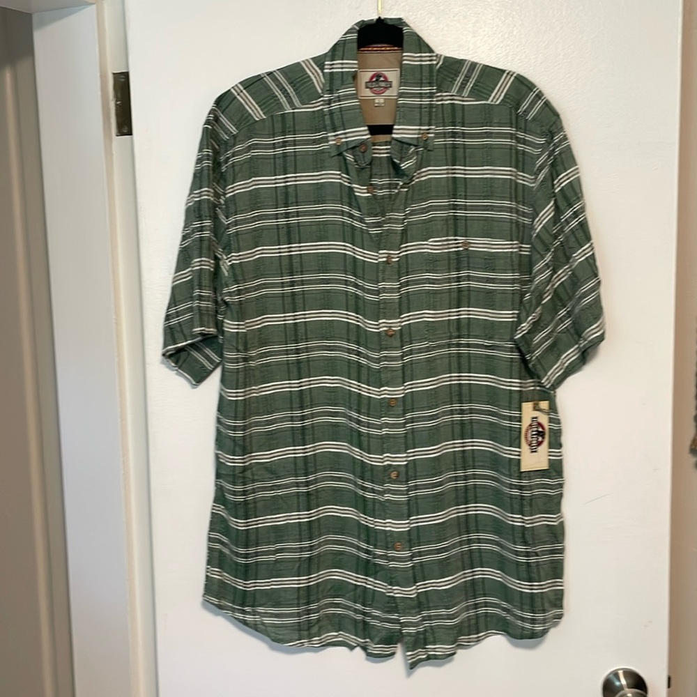 NWT Field & Forest Button Down Shirt. Large